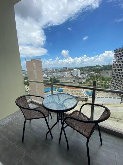 Nagoya Thamrin Apartment High Floor With View ภายนอก รูปภาพ