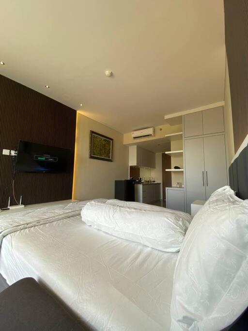 Nagoya Thamrin Apartment High Floor With View ภายนอก รูปภาพ