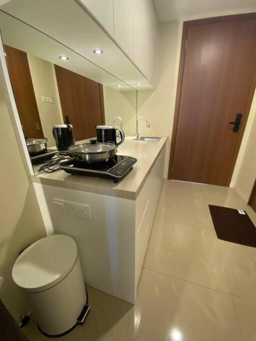 Nagoya Thamrin Apartment High Floor With View ภายนอก รูปภาพ