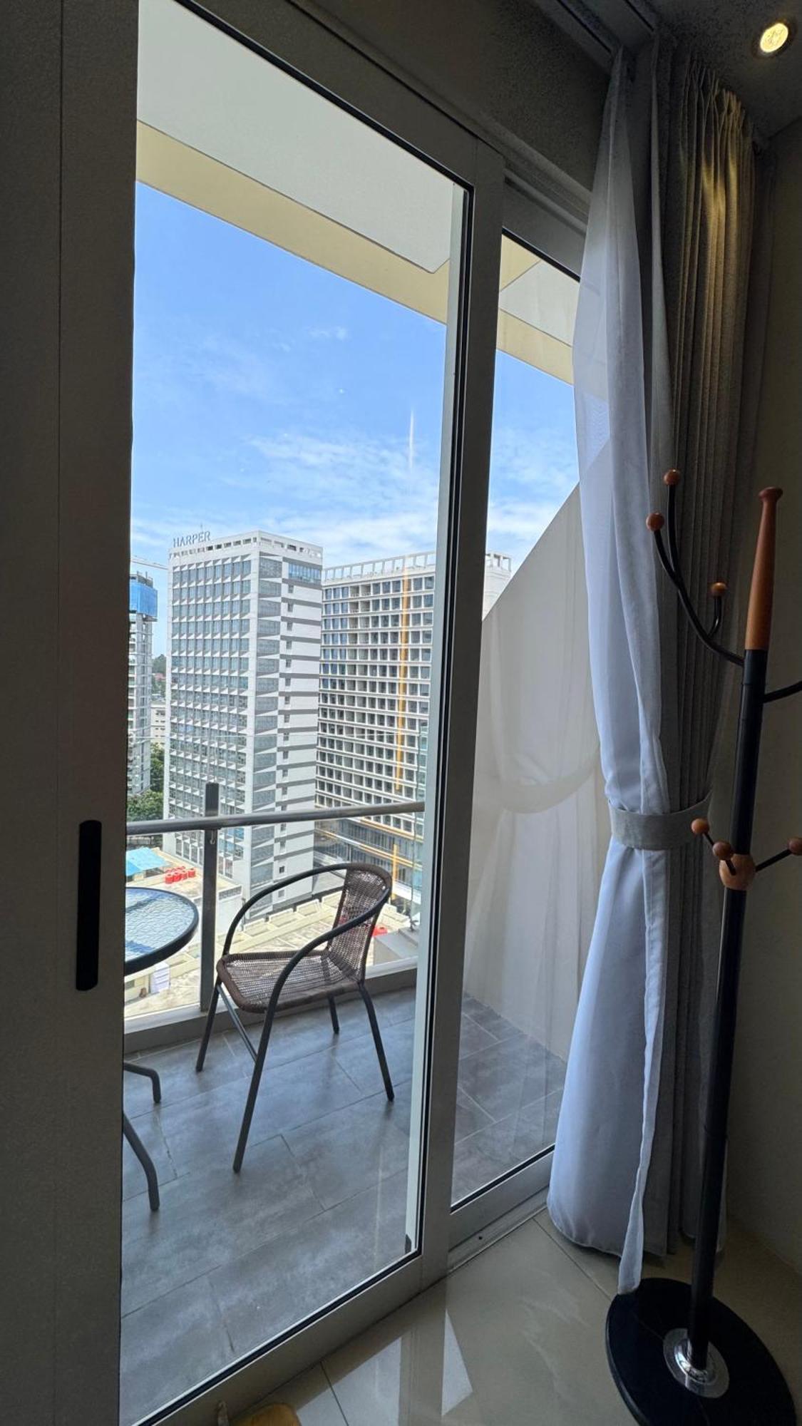 Nagoya Thamrin Apartment High Floor With View ภายนอก รูปภาพ