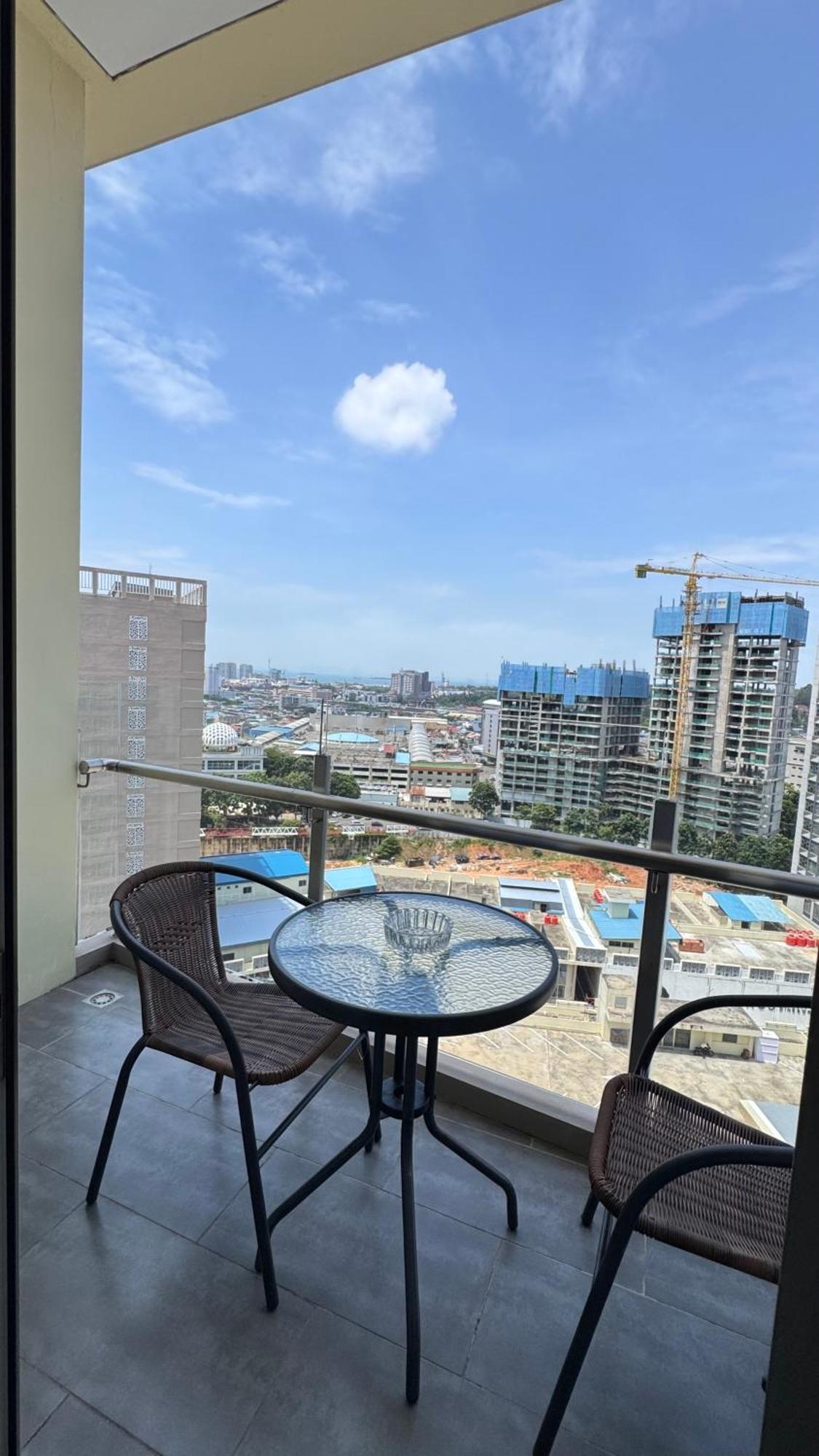 Nagoya Thamrin Apartment High Floor With View ภายนอก รูปภาพ
