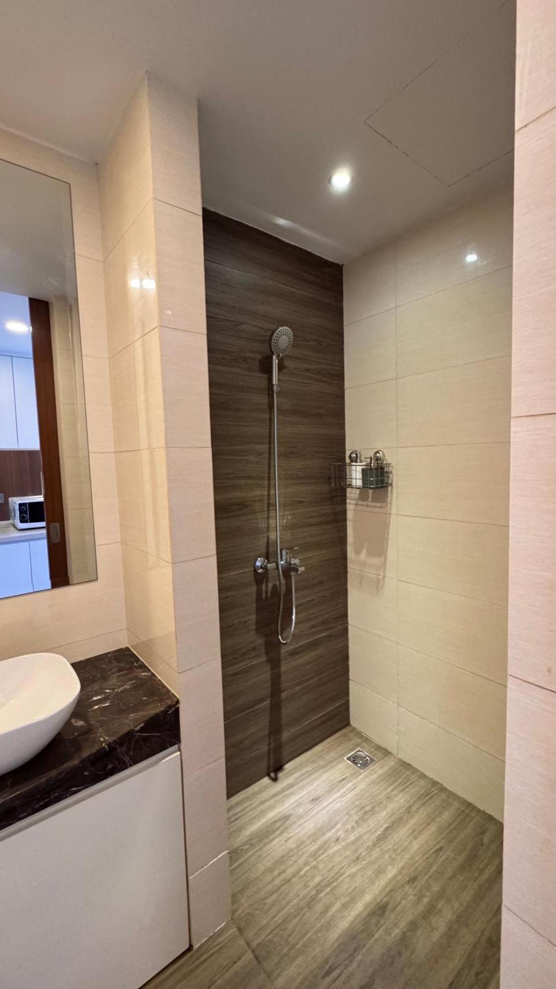 Nagoya Thamrin Apartment High Floor With View ภายนอก รูปภาพ