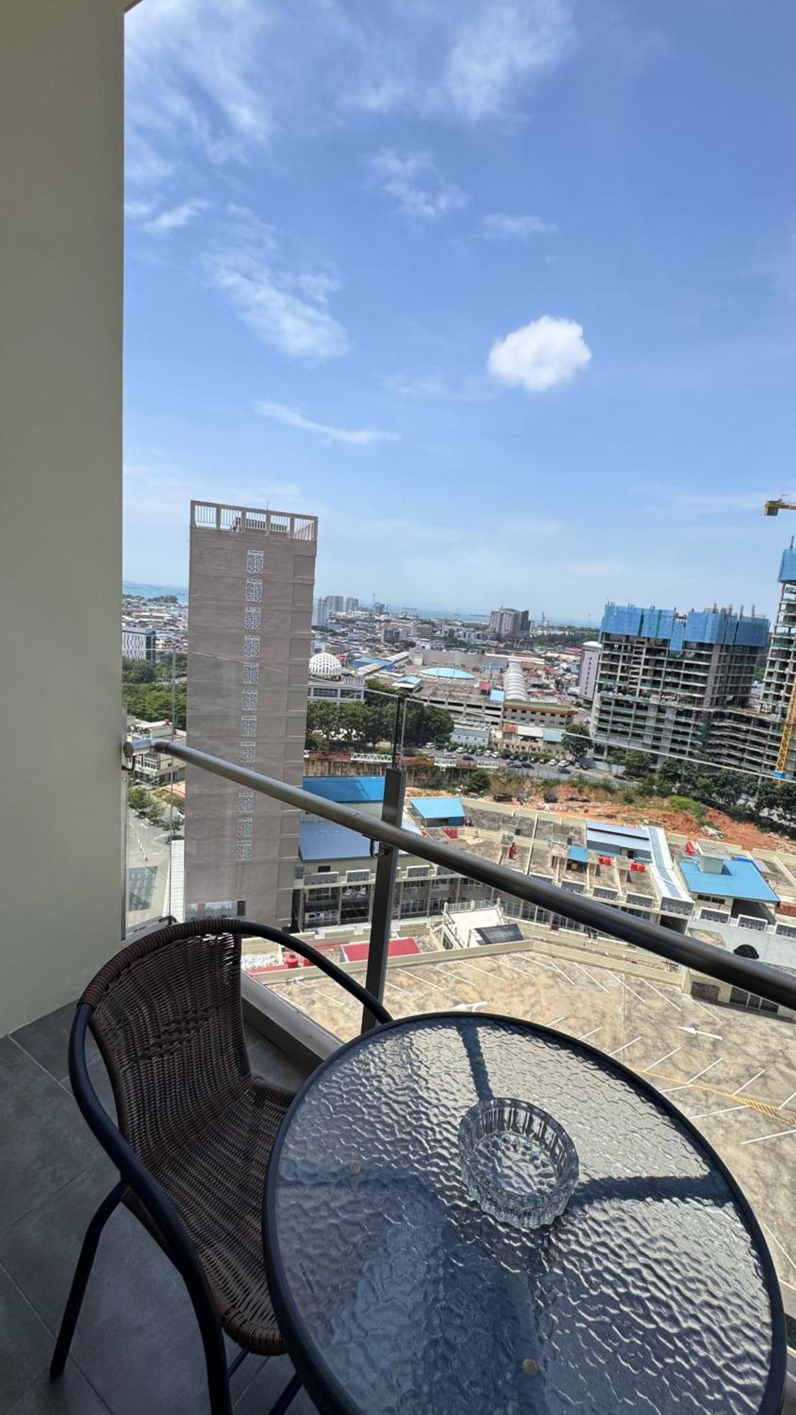 Nagoya Thamrin Apartment High Floor With View ภายนอก รูปภาพ