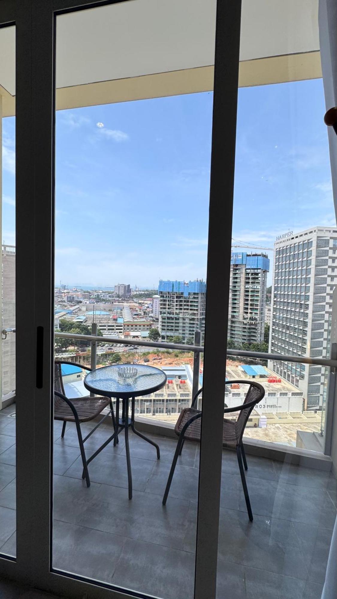 Nagoya Thamrin Apartment High Floor With View ภายนอก รูปภาพ